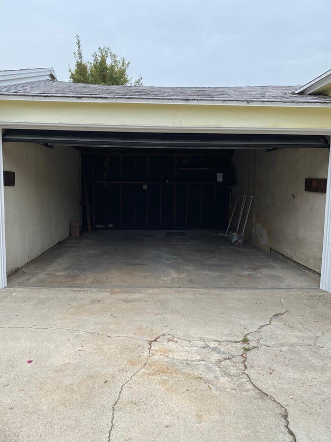 1 car garage - 4506 Ellenwood Dr