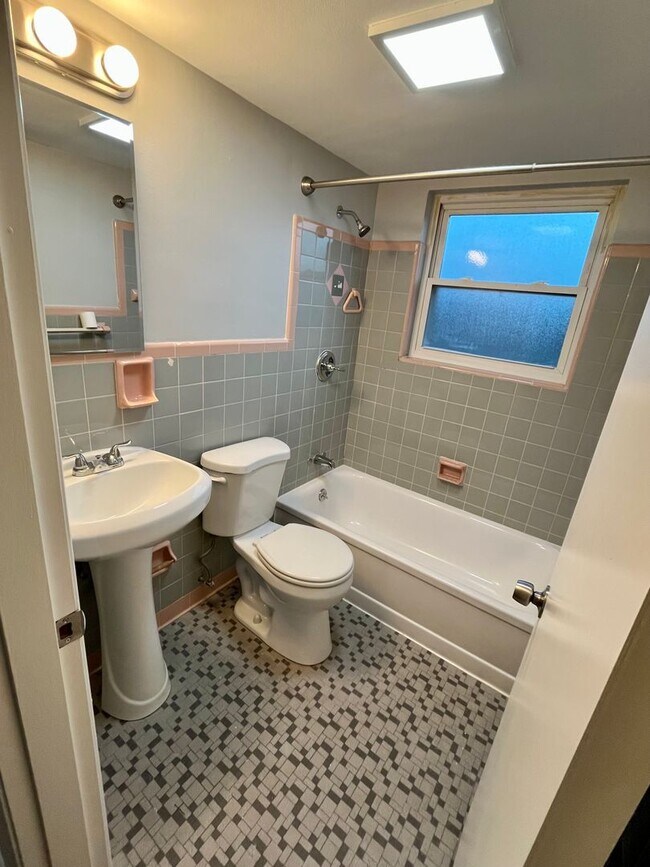 Building Photo - 2739 Lafeuille Ave