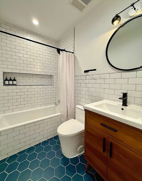 Bathroom - 938 Putnam Ave