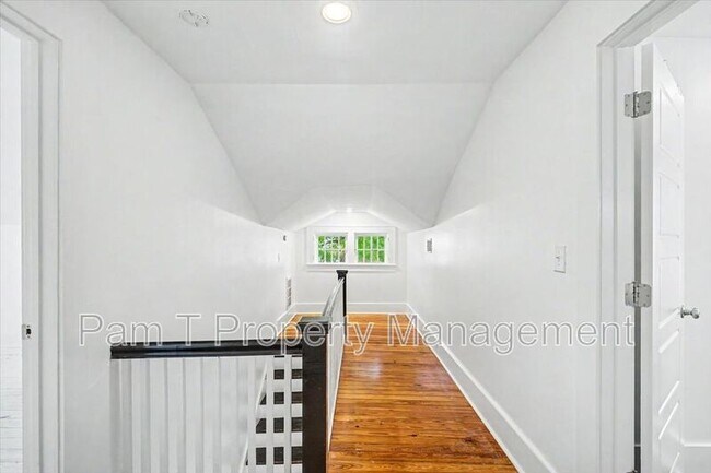 Building Photo - 1118 E Duffy St
