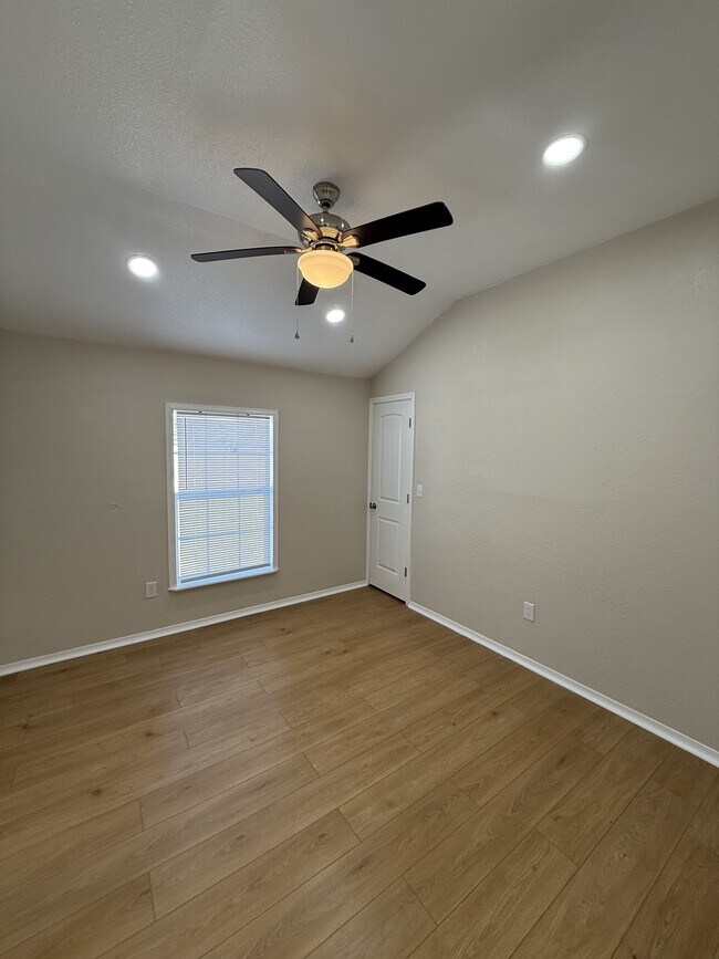 Building Photo - 19 Aspen Cir