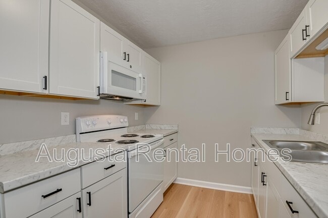 Building Photo - 2806 Thomas Ln