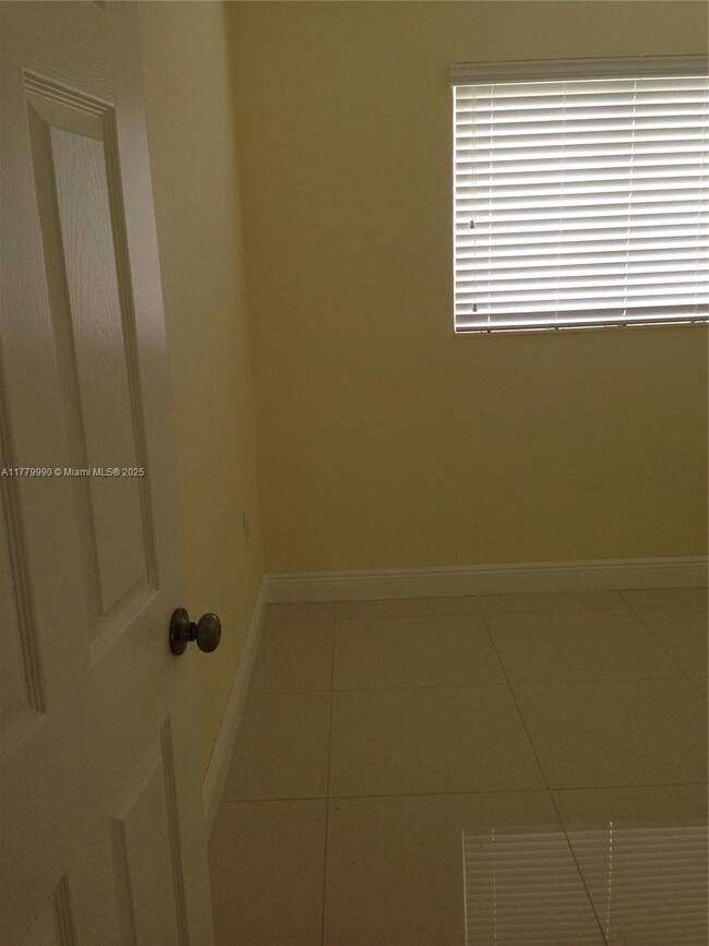 Building Photo - 6510 SW 63rd Ct