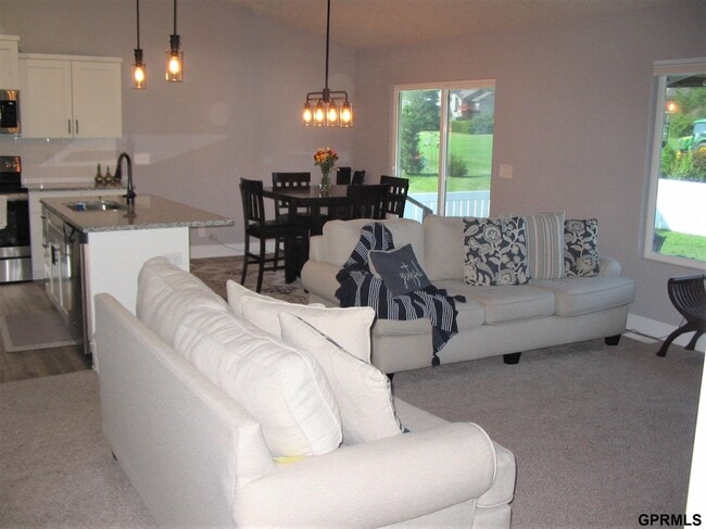 Building Photo - 3031 Lakeside Dr