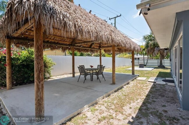 Building Photo - 1670 SW 22nd Ave