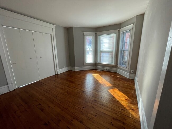 Building Photo - 210 S Throop St
