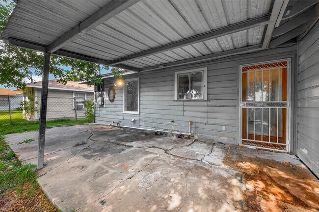 Building Photo - 10506 Buffum St
