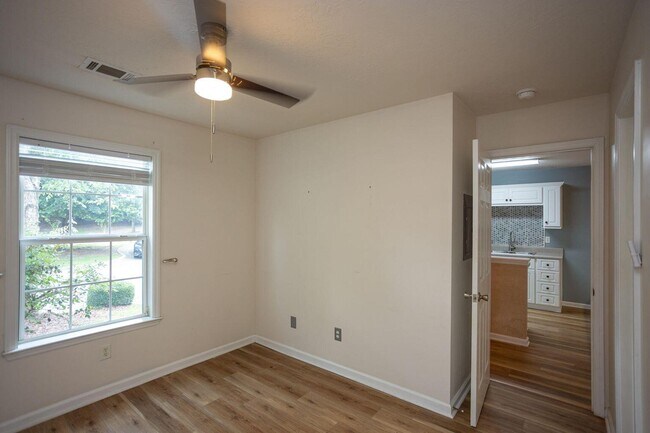 Building Photo - 6053 Sanibel Dr