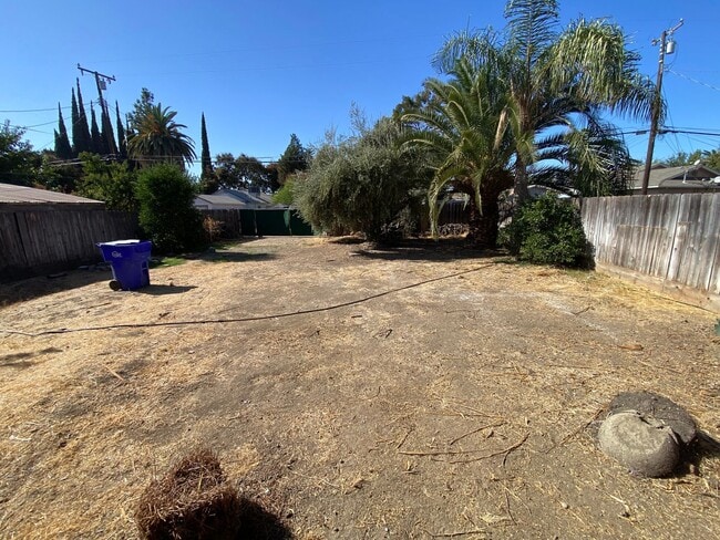 Building Photo - Spacious Exeter Home coming soon!