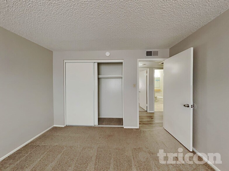 Building Photo - 13215 N 42nd St