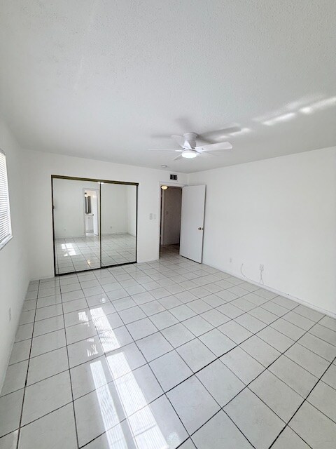 Building Photo - 1020 N 18th Ct