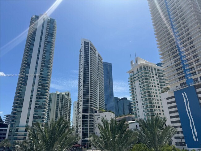 Building Photo - 1155 Brickell Bay Dr