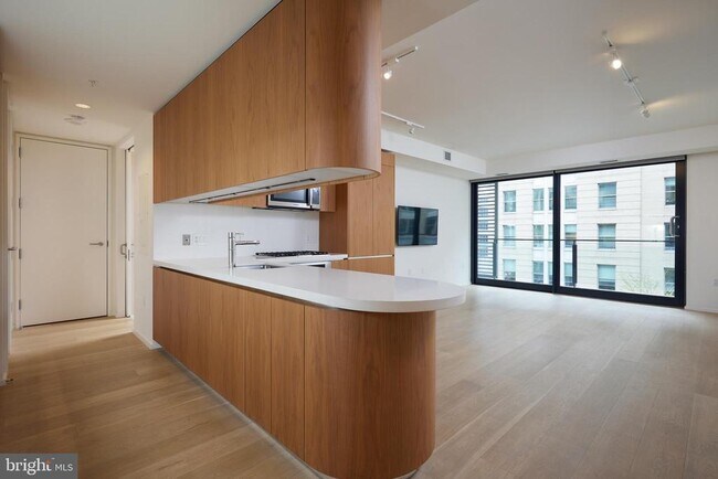 Building Photo - 925 H St NW