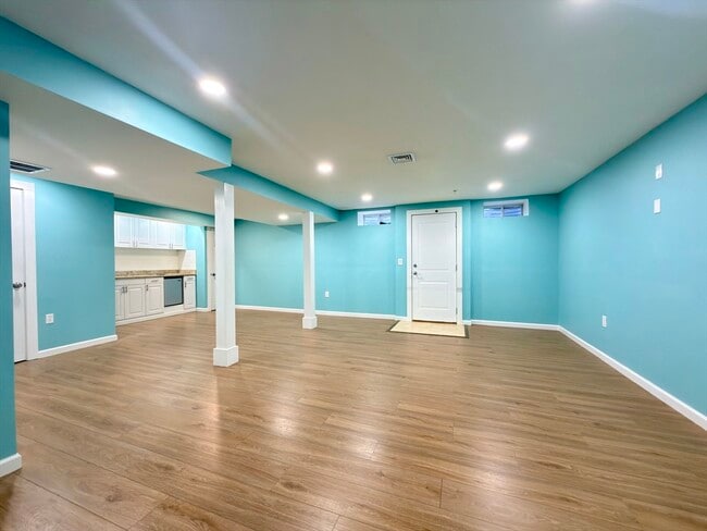 Building Photo - 99 Brookview Rd