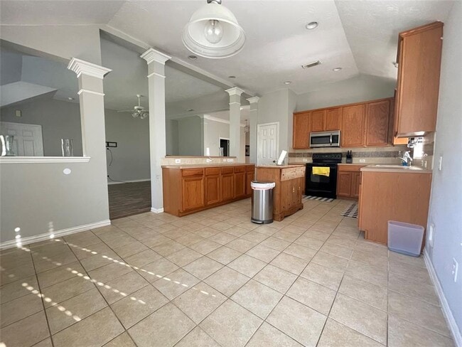 Building Photo - 7631 Golden Thistle Ln