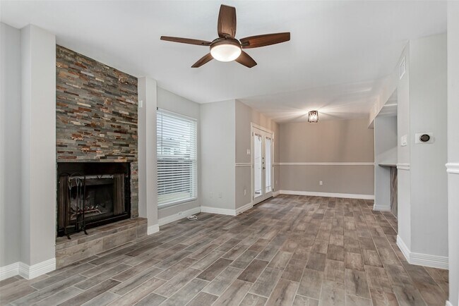 Building Photo - 13109 Burninglog Ln