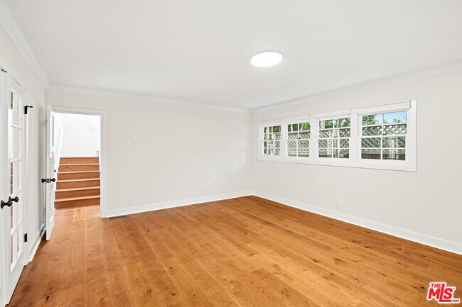 Building Photo - 10309 La Grange Ave