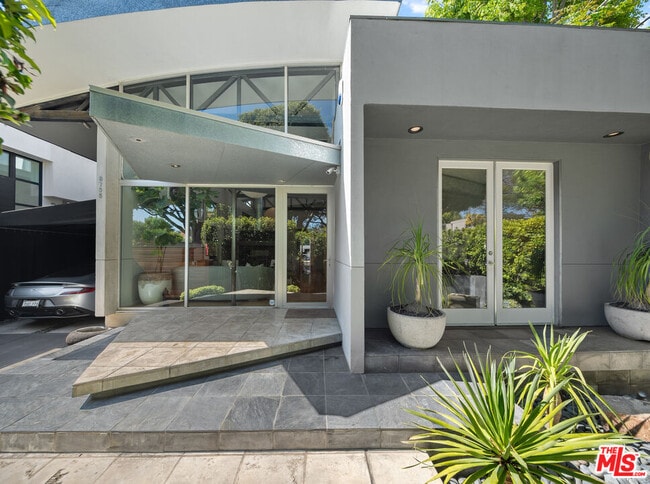 Building Photo - 8735 Dorrington Ave