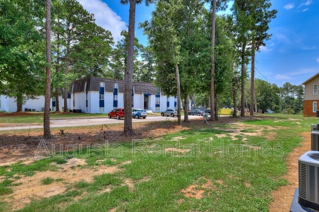 Building Photo - 37 Conifer Ct