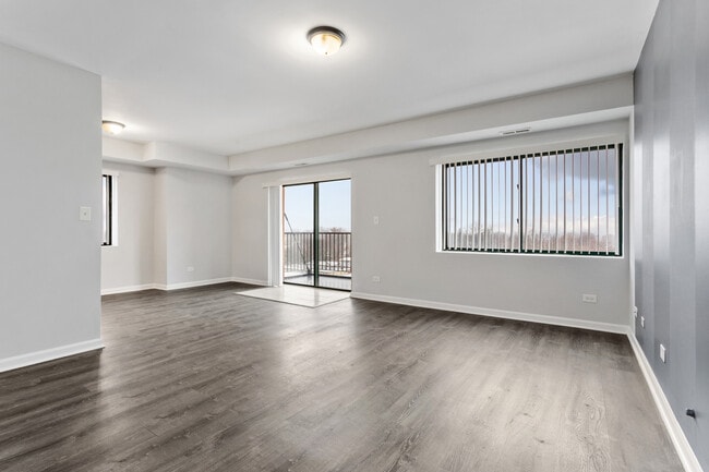 Building Photo - 2451 W Howard St