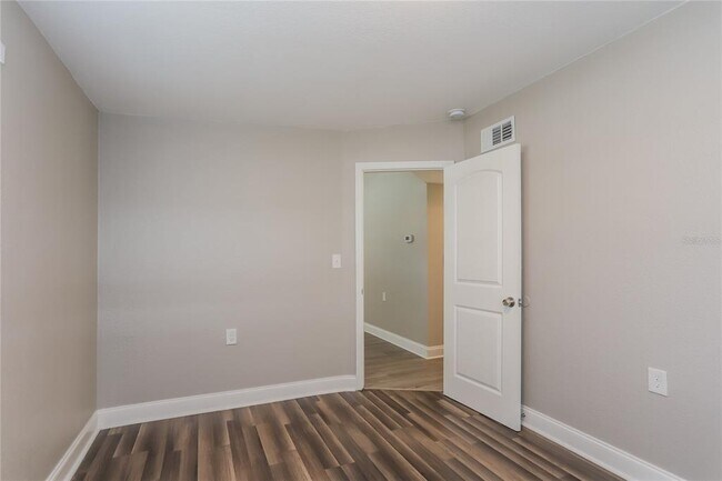 Building Photo - 1960 Cecil St