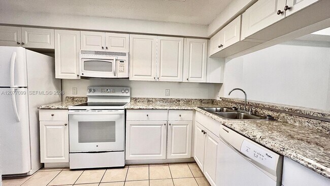 Building Photo - 3021 Alcazar Pl