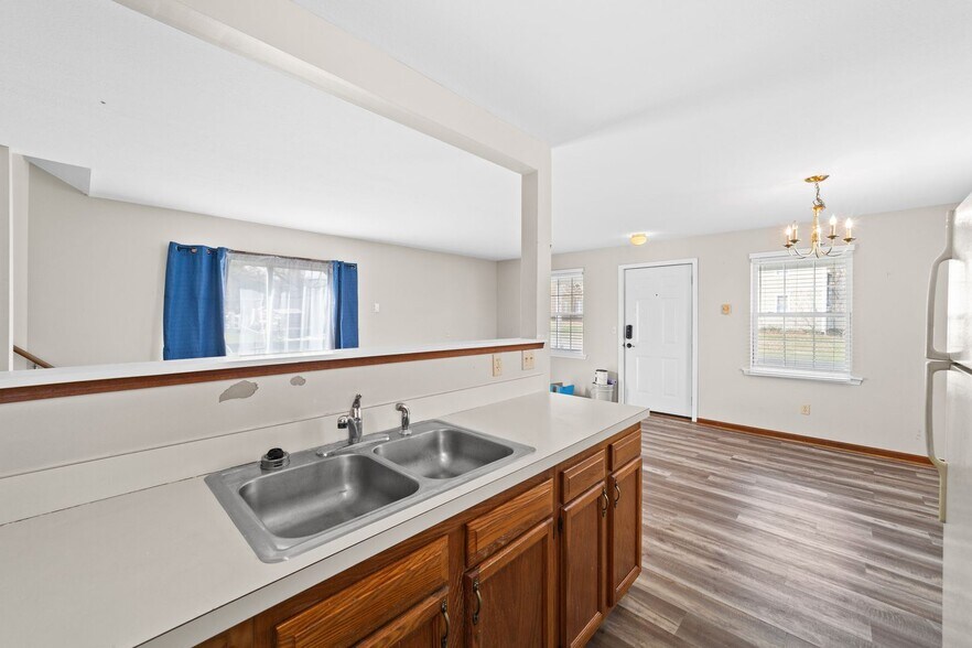 Building Photo - 6256 Wayland Rd