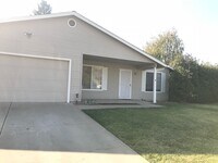 Building Photo - 4 bed / 2 ba house - Live Oak