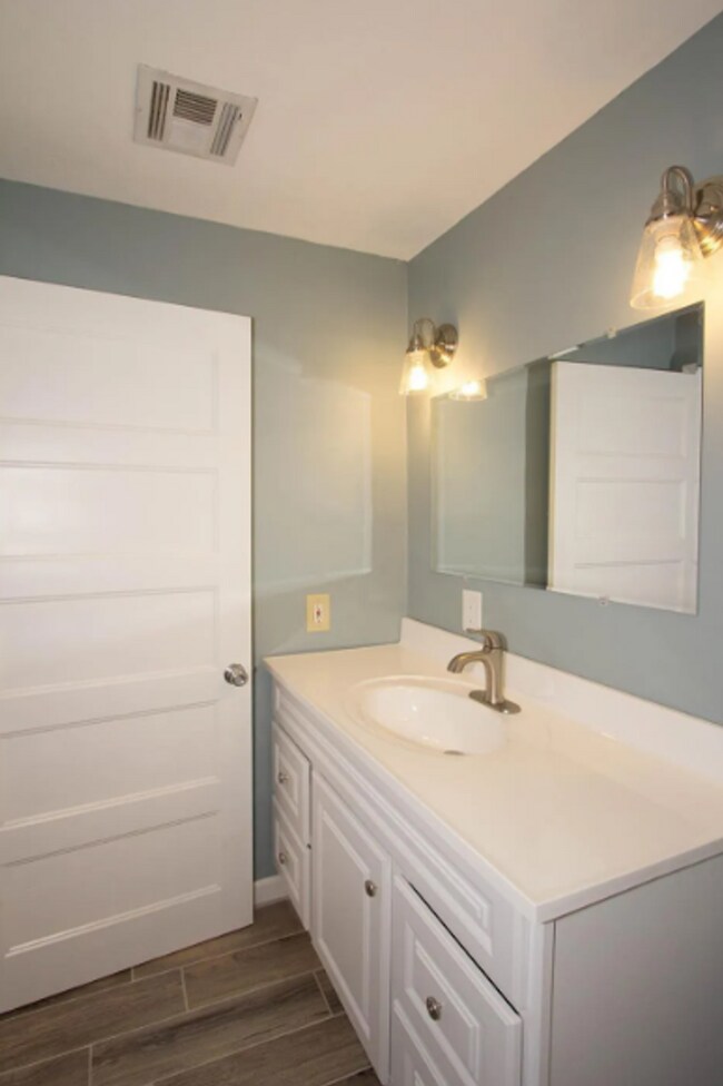 Building Photo - 3 Bed, 2 Bath in Claremore- Available Now!