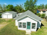 Building Photo - Freshly Updated 3 Bedroom Home