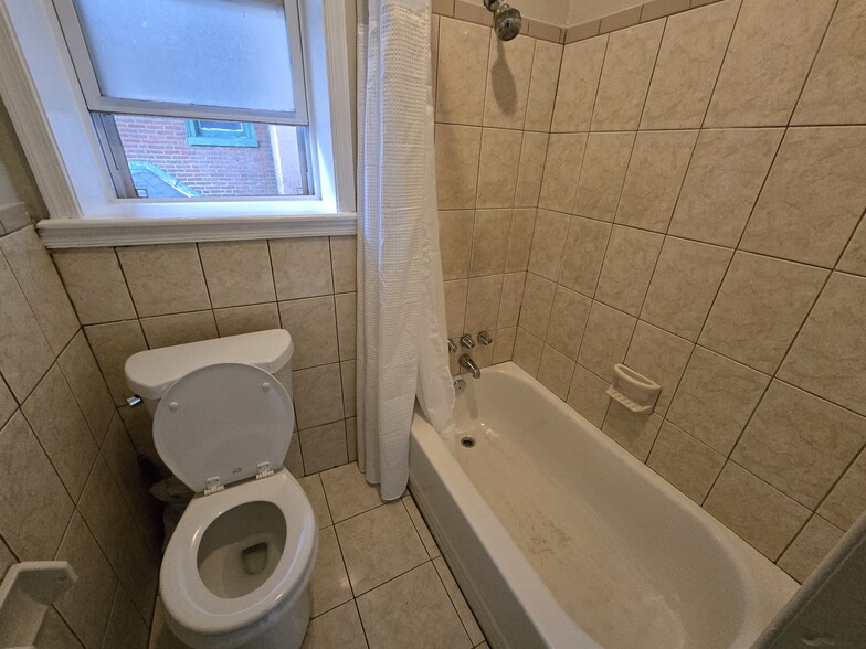 Building Photo - 4915 N 13th St