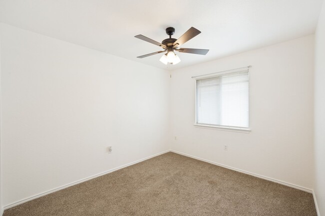 Building Photo - BEAUTIFUL 3-BEDROOM HOME NEAR LACKLAND AFB