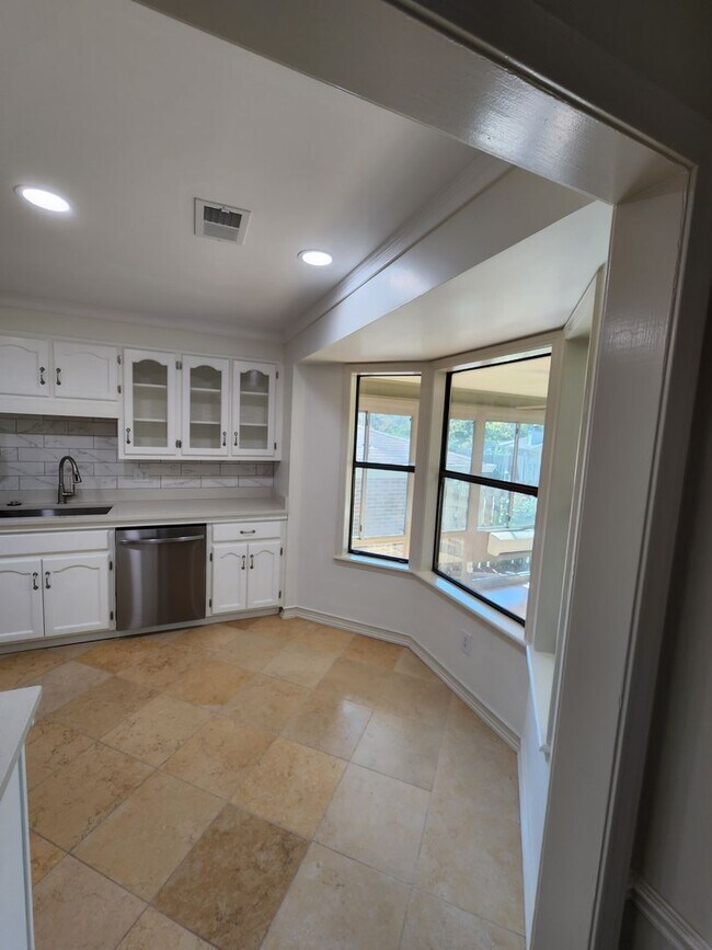 Building Photo - 416 Shallow Creek Rd