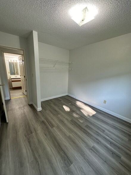Building Photo - 1518 1st St E