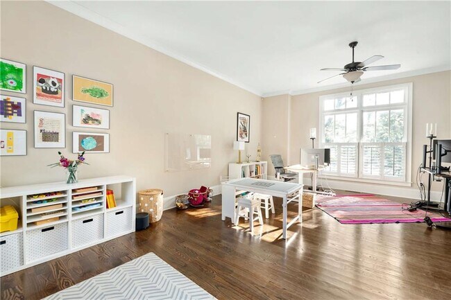 Building Photo - 582 St Charles Ave NE