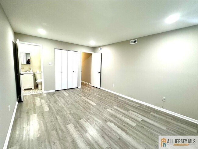 Building Photo - 1310 Bradley Ct