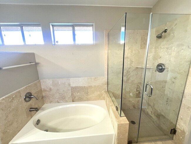 Building Photo - 3 bedroom, 2 bathroom home located in Henderson, NV!