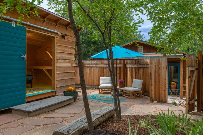 Building Photo - 402 Trujillo Ln