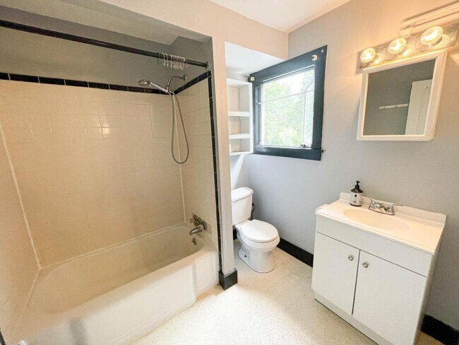 Building Photo - 705 E Seneca St