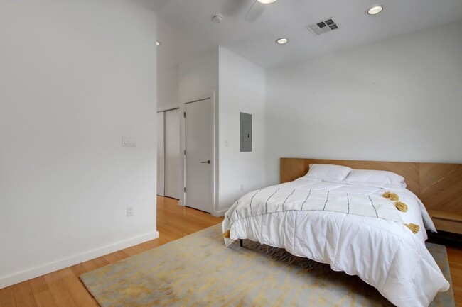 Building Photo - 508 E 53rd St
