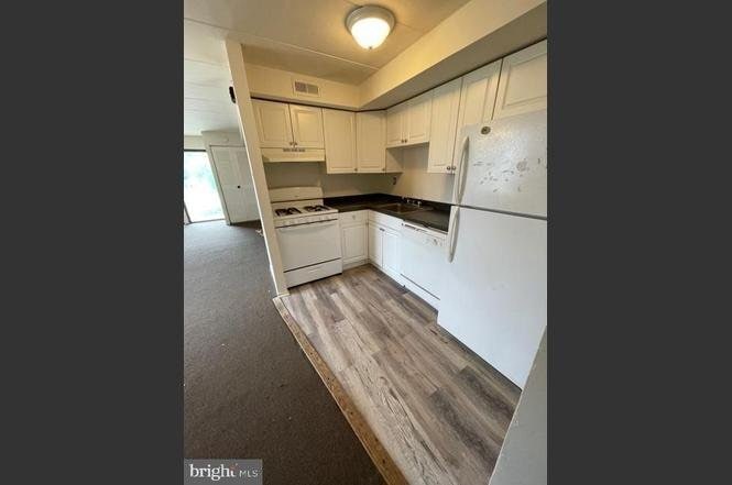 Building Photo - 7758 Rockwell Ave