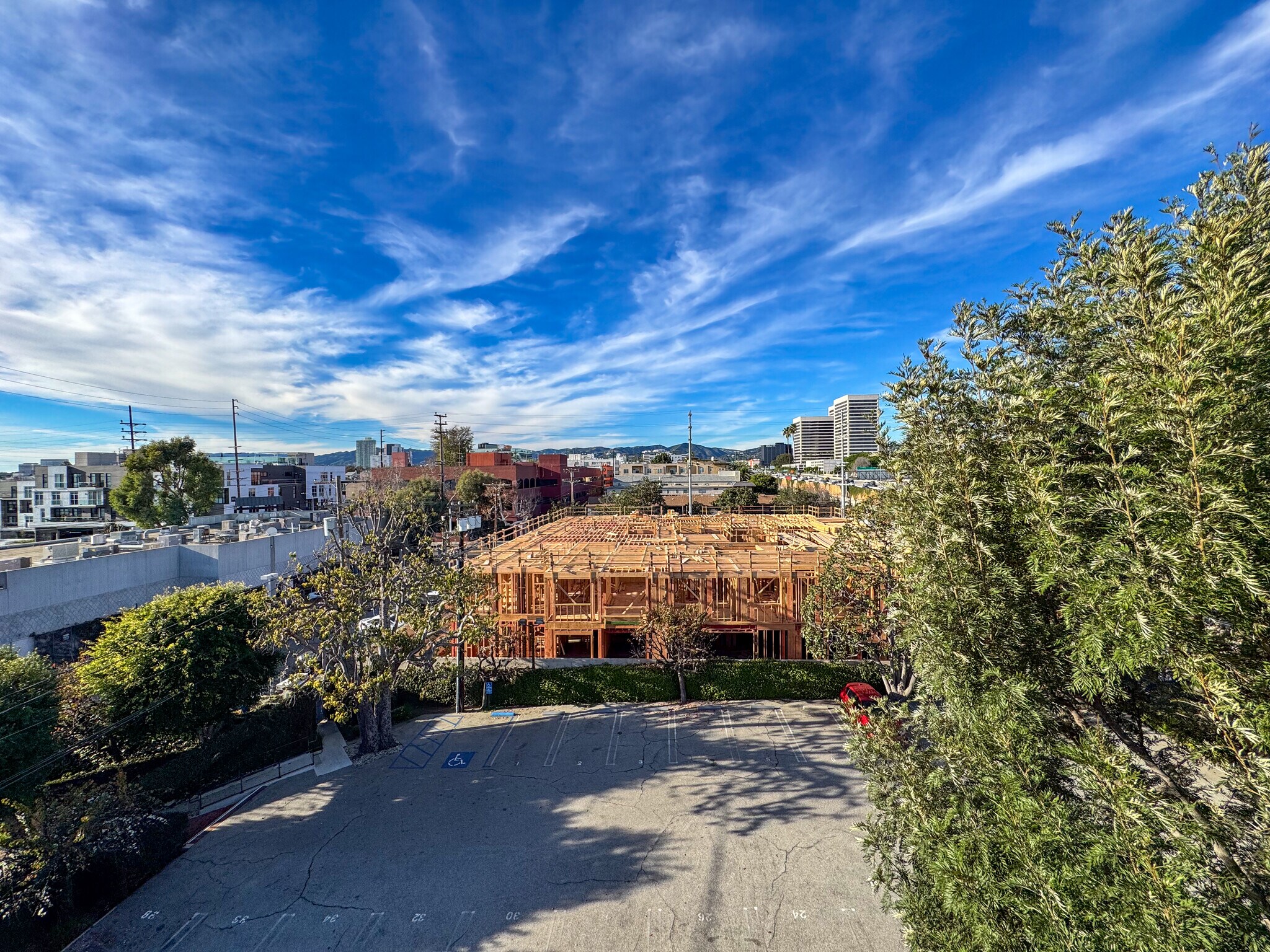 Building Photo - 2027 Beloit Ave