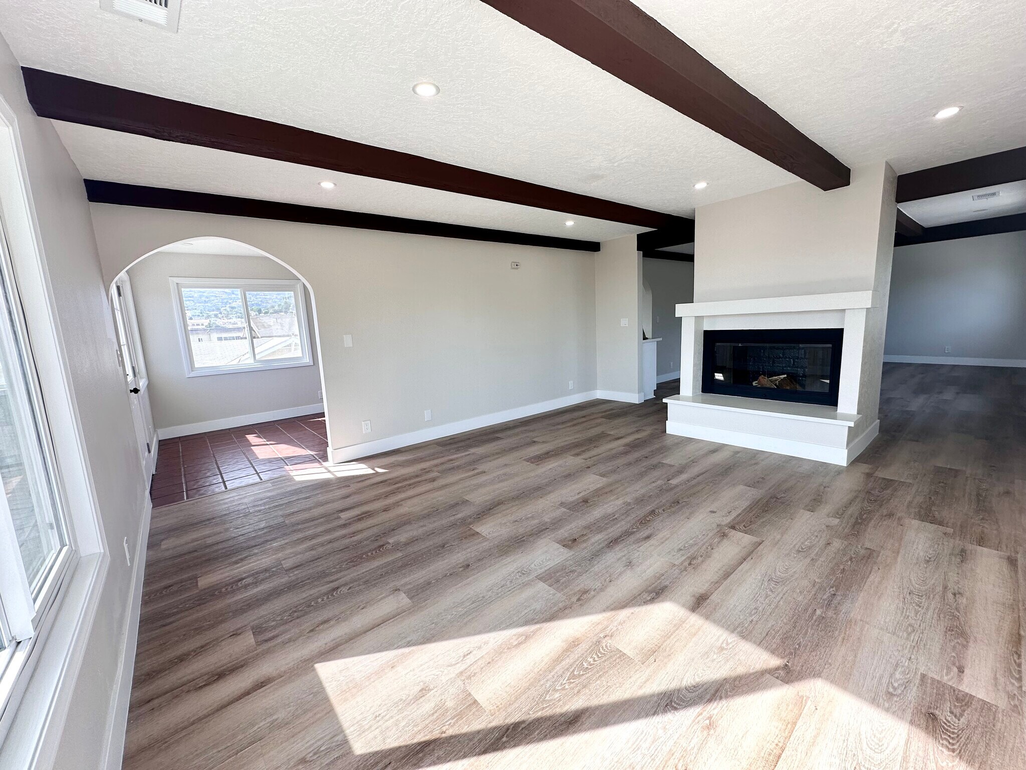 Building Photo - 770 W 2nd St