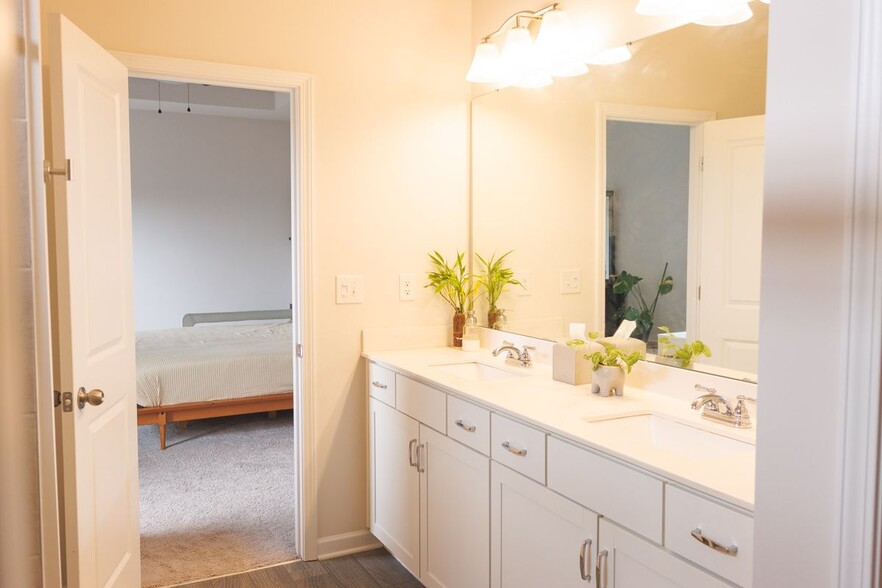 Building Photo - 6017 Gala Ln