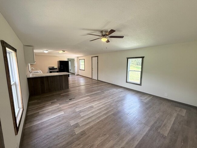 Building Photo - Fully Remodeled 3 Bedroom, 2 Bath Home in the Country – Versailles, KY