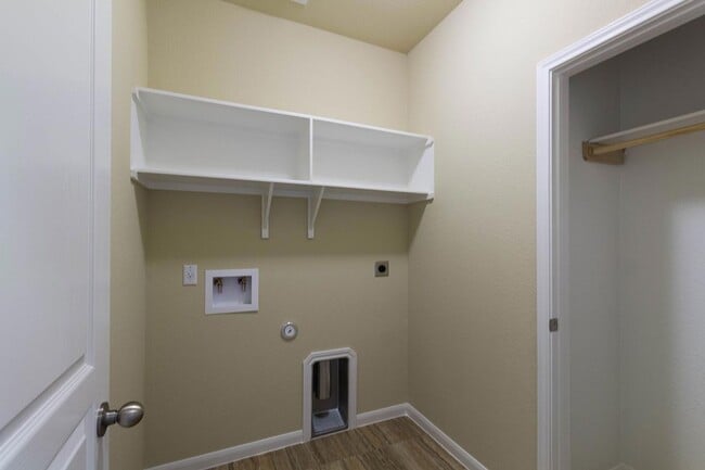 Building Photo - Spacious 4-Bedroom, 2-Bath Home in Hills o...