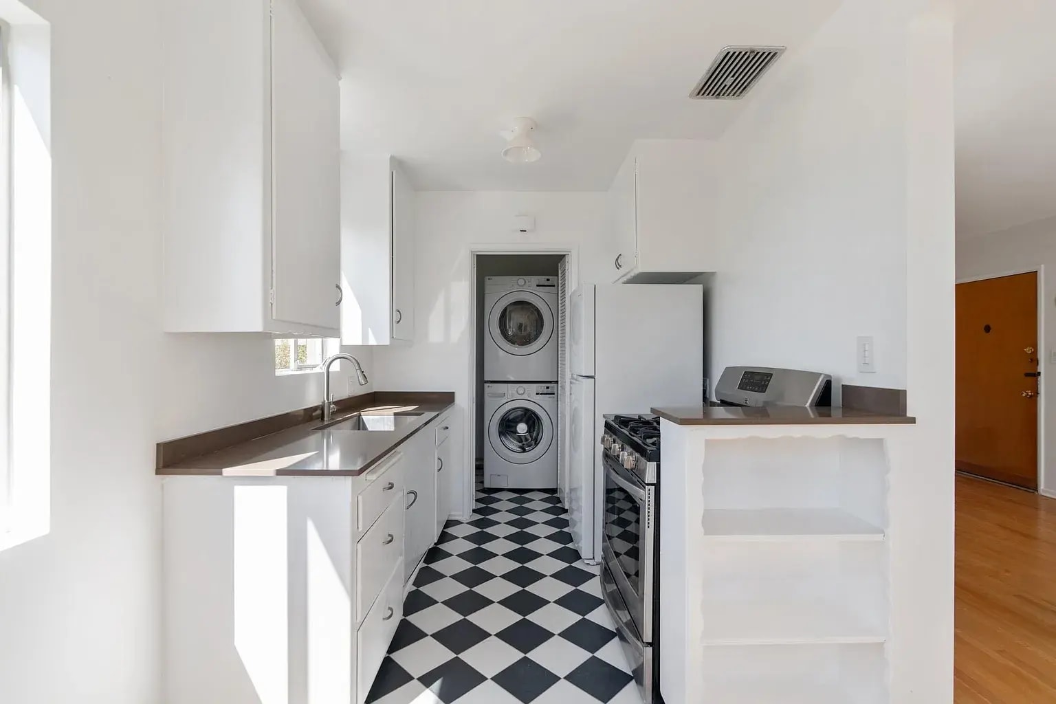 Building Photo - 2001 N Alvarado St