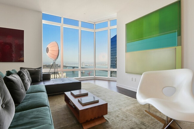 Building Photo - 301 Mission St