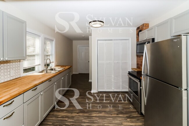 Building Photo - Lease today! No extra charge for contentment and relaxation!