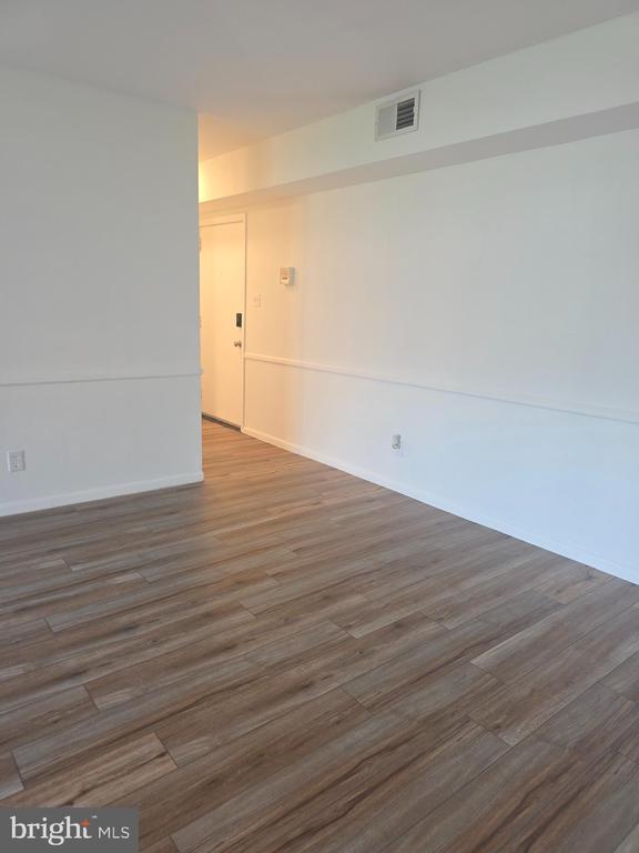 Building Photo - 5426 Valley Green Dr